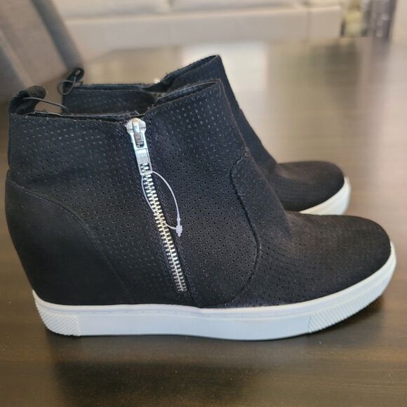 Seven Dials Black Hidden Wedge Perforated Microsuede Sneaker Wedge Size 8.5 New - Picture 2 of 10